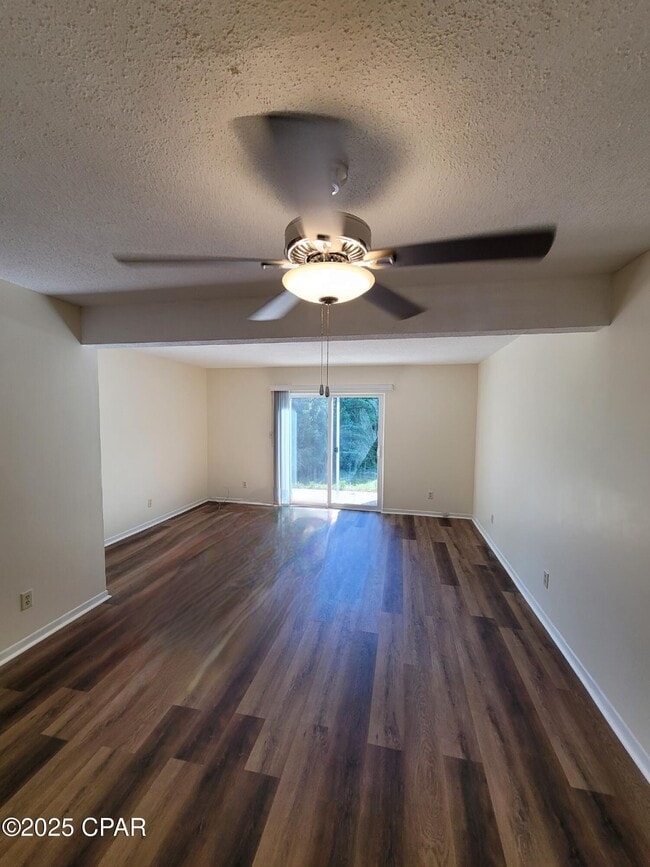 Foto del edificio - 1204 Drake Ave