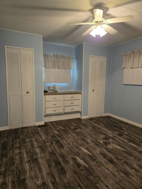 Building Photo - 409 49th Ave Terrace W