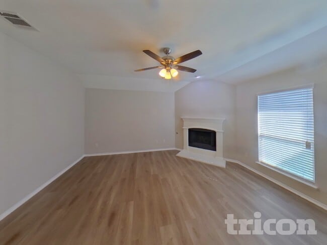 Foto del edificio - 3105 Oakcrest Dr