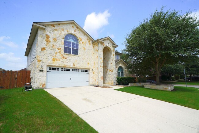 Foto del edificio - Immaculate Two Story, 3200+ SQFT Home Now ...