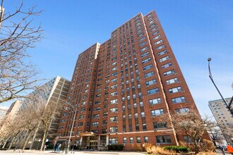Building Photo - 2909 N Sheridan Rd