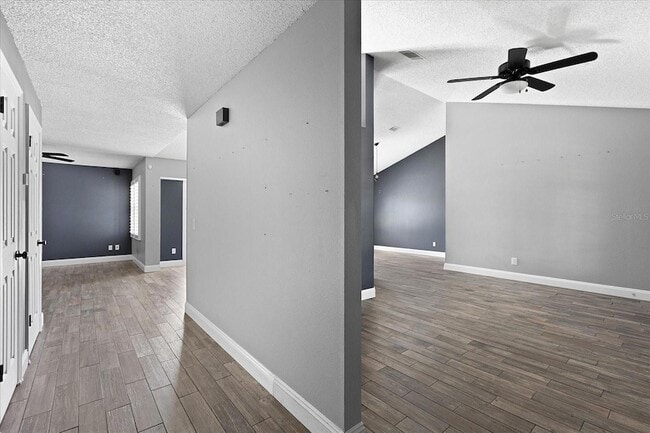 Building Photo - 5517 Loma Vista Dr E