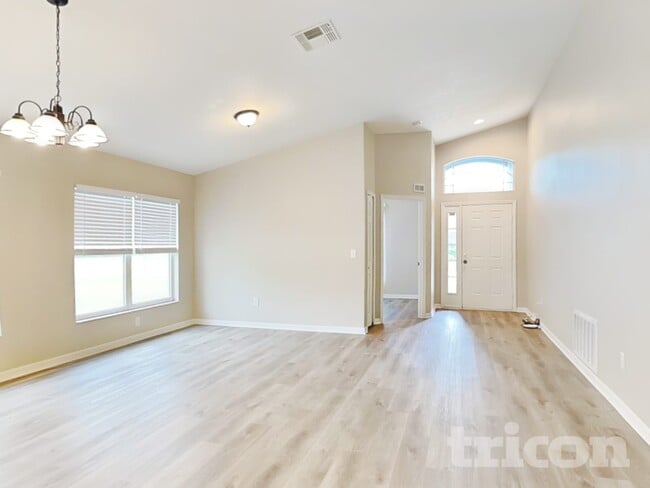 Building Photo - 24307 Satinwood Ct