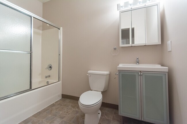 Interior Photo - Tenth & College Apartments