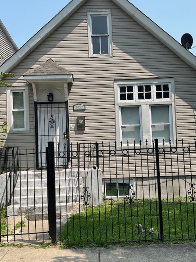 Foto principal - 7927 S Burnham Ave