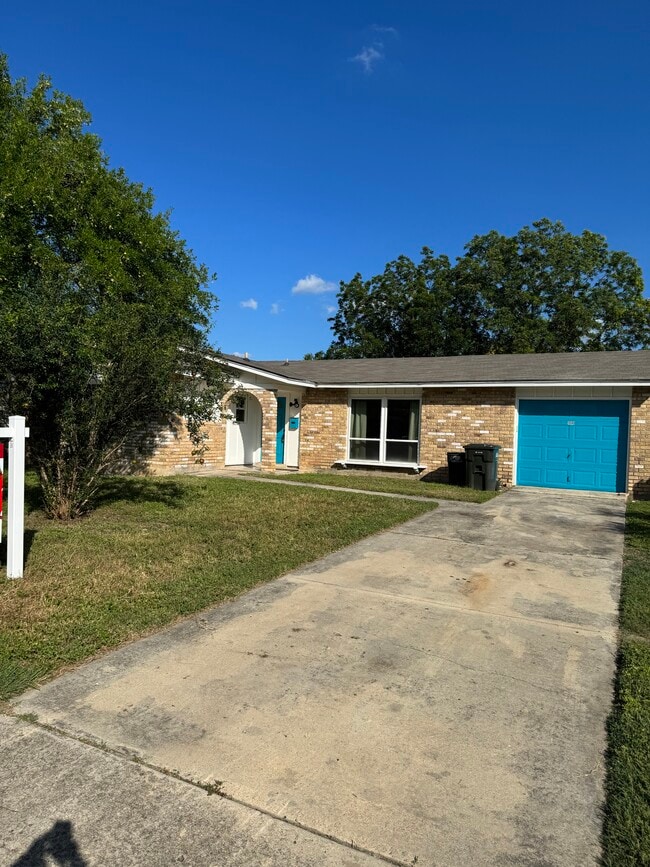Building Photo - 1060 Richmond Dr