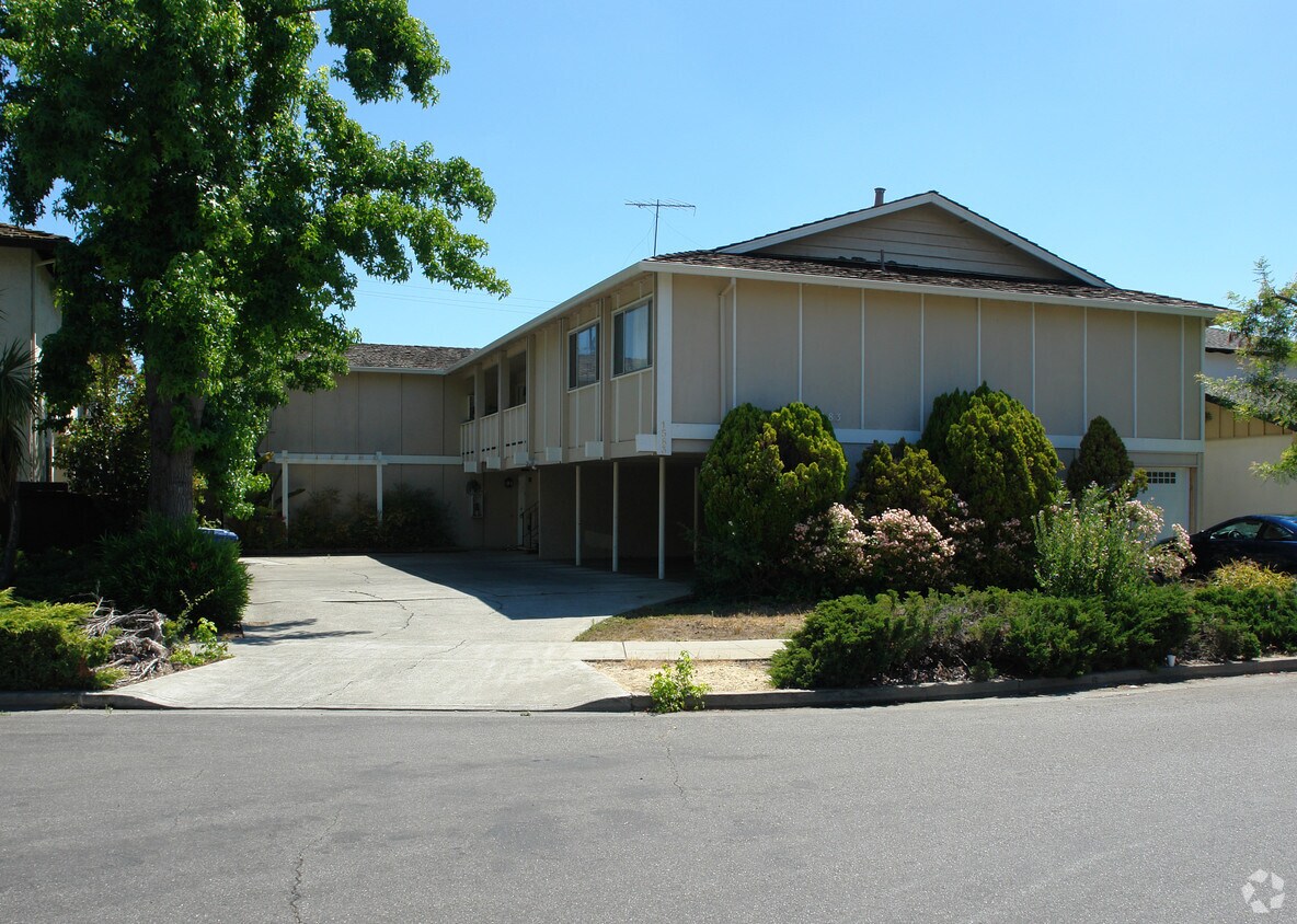 Building Photo - 1583 Brookvale Dr
