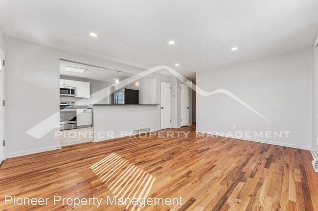 Building Photo - 3 br, 2 bath House - 6093 W 8th Ave