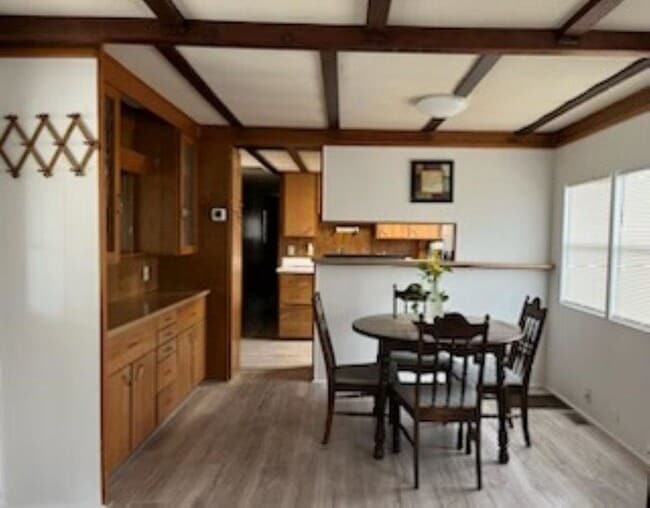 Building Photo - 206 River St