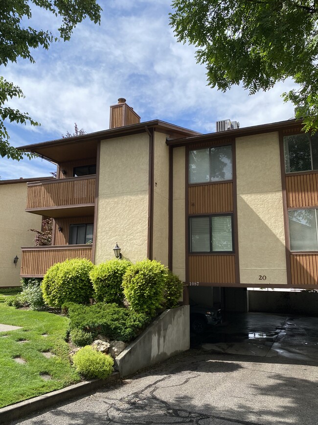 Building Photo - 1087 E Countrywoods Cir