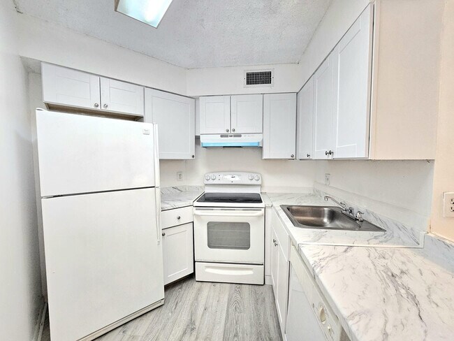 Foto del edificio - 213 Lake Pointe Dr