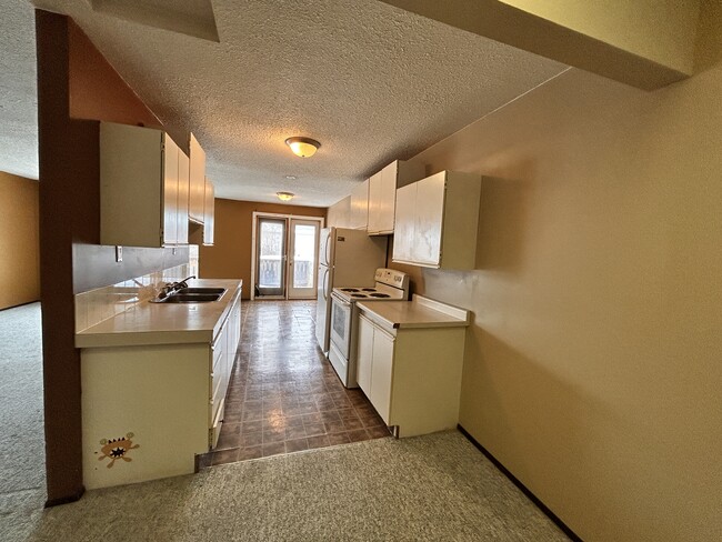 Building Photo - Olds Court 4813 54 St Olds