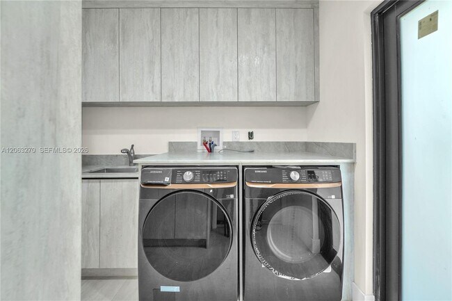 Foto del edificio - 4700 SW 110th Ave
