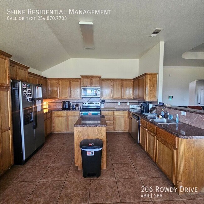 Building Photo - 206 Rowdy Dr