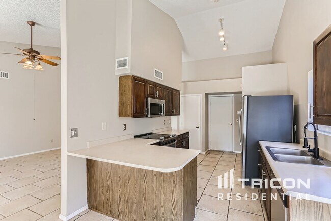 Foto del edificio - 2718 N 87th Ave