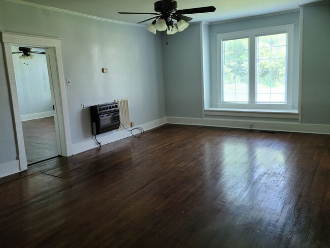 Building Photo - Main Street