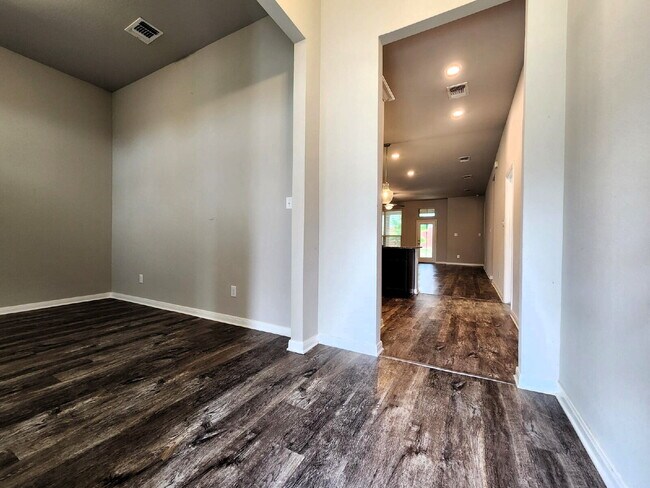 Building Photo - "Beautiful 3 Bedroom, 2 Bathroom Home for ...