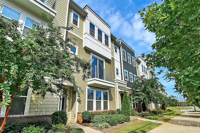 Building Photo - 2609 Statesville Ave