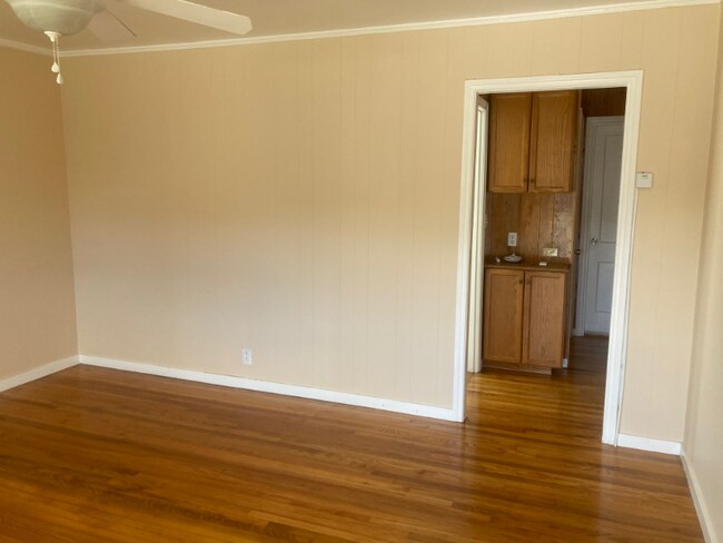 Foto del edificio - 804 Commercial Ave