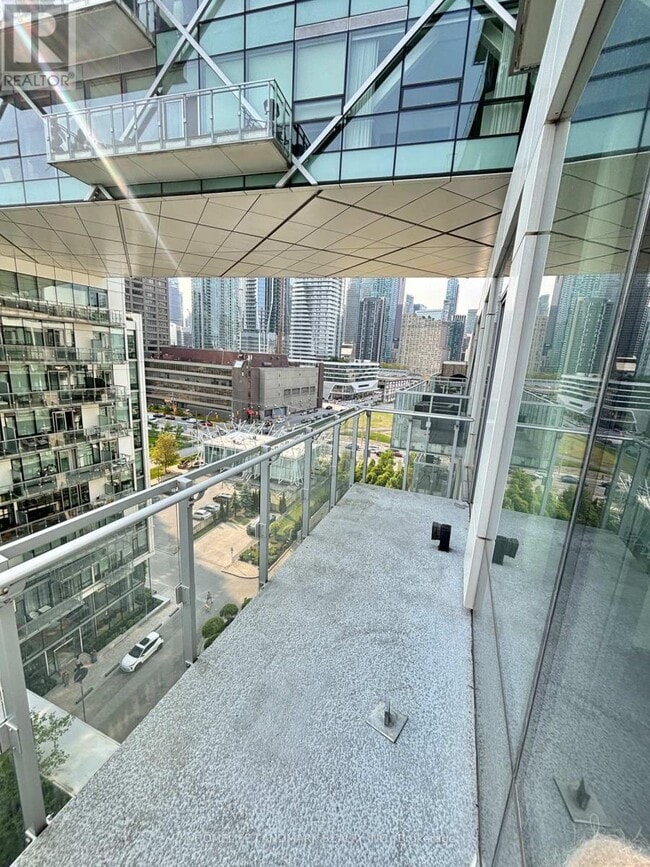 Building Photo - 39-1039 Queens Quay E