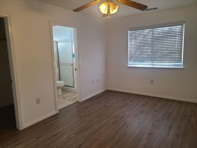 Building Photo - Amazing Hesperia Home