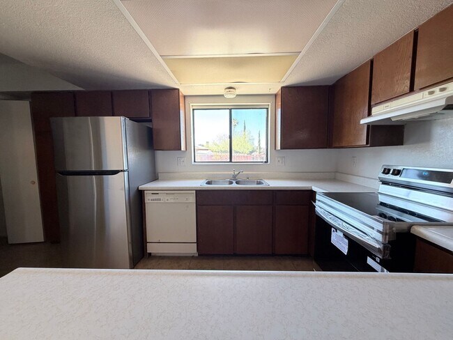 Foto del edificio - 3BR/2BA/2CP 1,300 sq.ft. rental in Sierra Vista, AZ
