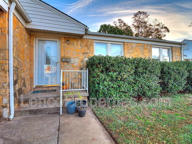 Photo - 717 N Findlay Ave House