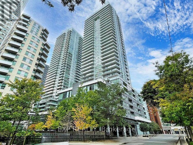 Building Photo - 98 Lillian St