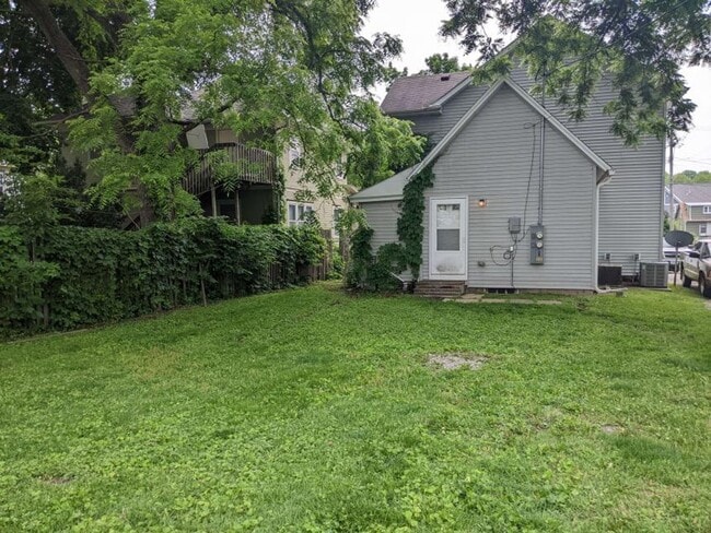 Building Photo - 912/914 E Jefferson St