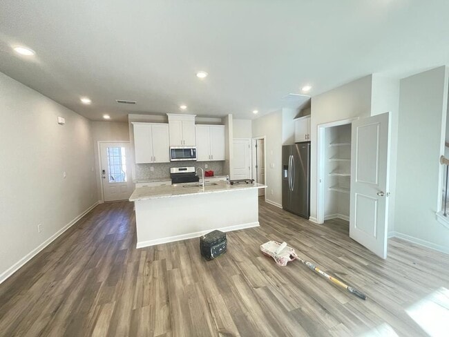 Building Photo - 373 Timberland Ave