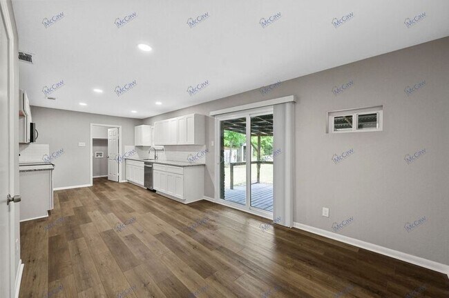 Building Photo - 1540 E Springcrest Cir