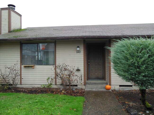 Foto del edificio - Comfortable 2 Bedroom Duplex with Garage ~...