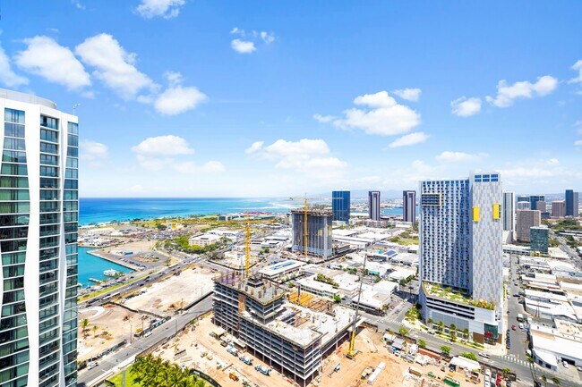 Building Photo - 987 Queen St