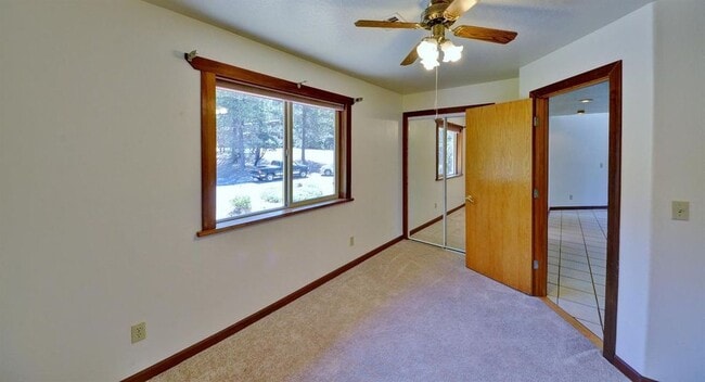 Building Photo - 735 Forest Hills Dr