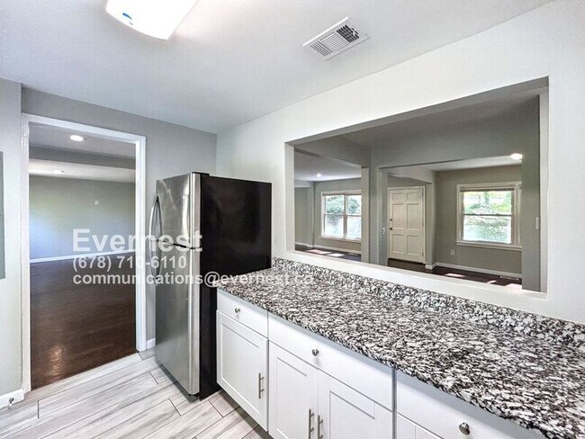 Foto del edificio - 1345 Twin Oaks Cir SE