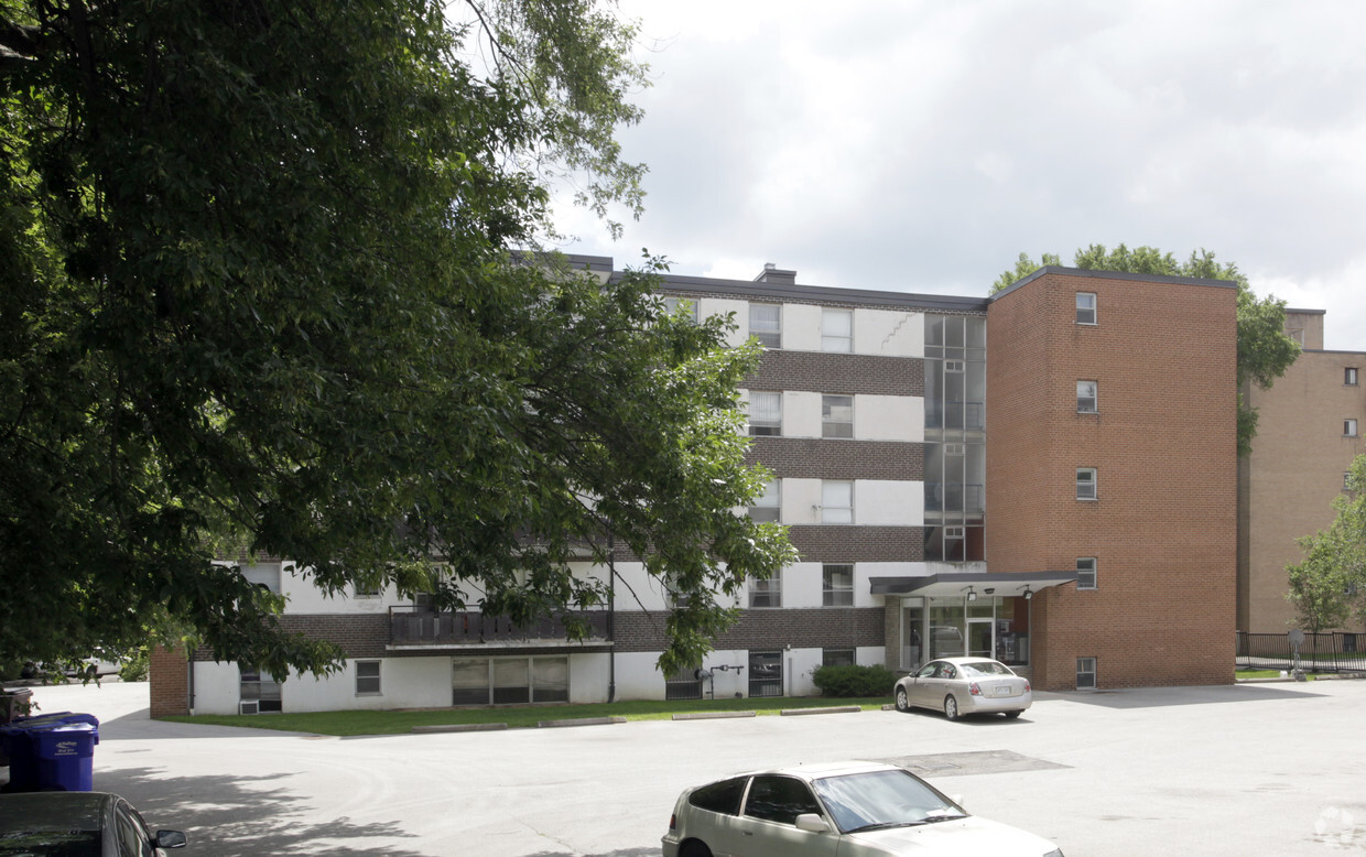Building Photo - 390 Guelph Ln