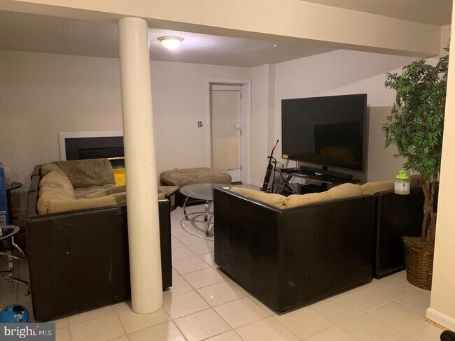 Foto del edificio - 9228 Howland Rd