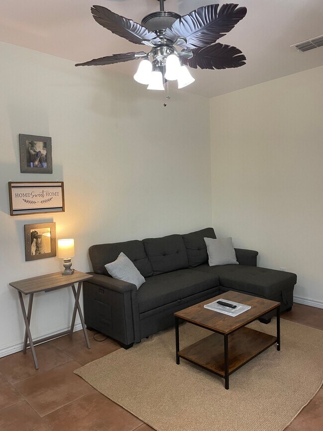 Foto del edificio - Brand New 1-Bedroom Apartment in the Heart of Lindale!