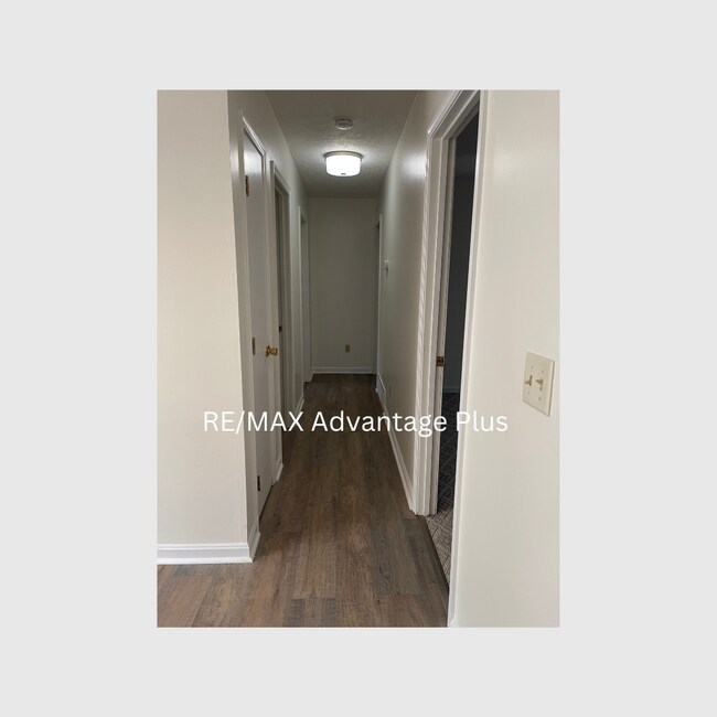 Foto del edificio - 1608 Redbud Cir