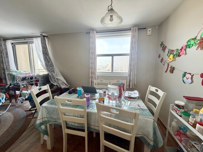 Building Photo - Renovated 2-bedroom, 1.5-bathroom on 10th Floor