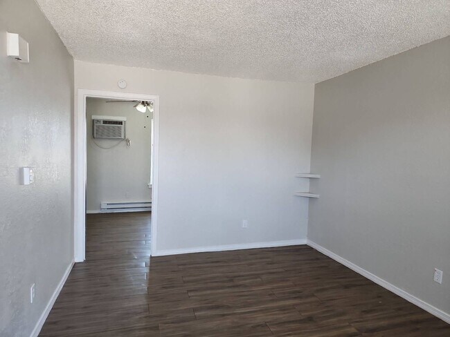 Building Photo - 4300 S. Portland #12