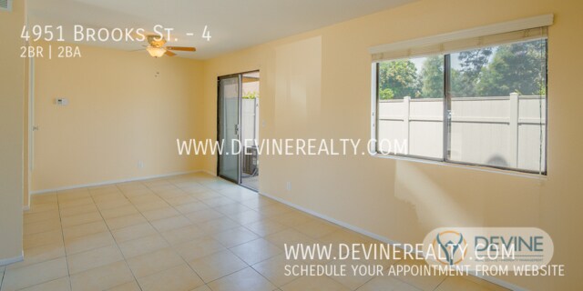 Building Photo - Riverside Town Home