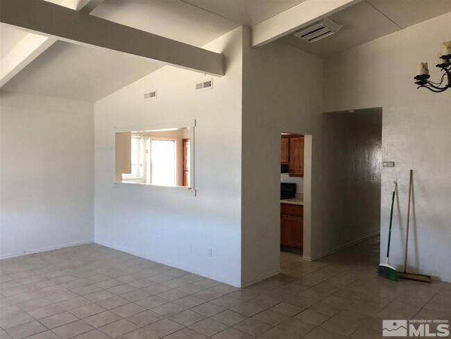 Foto del edificio - 3 bed/1 bath/1 car garage home for rent in...