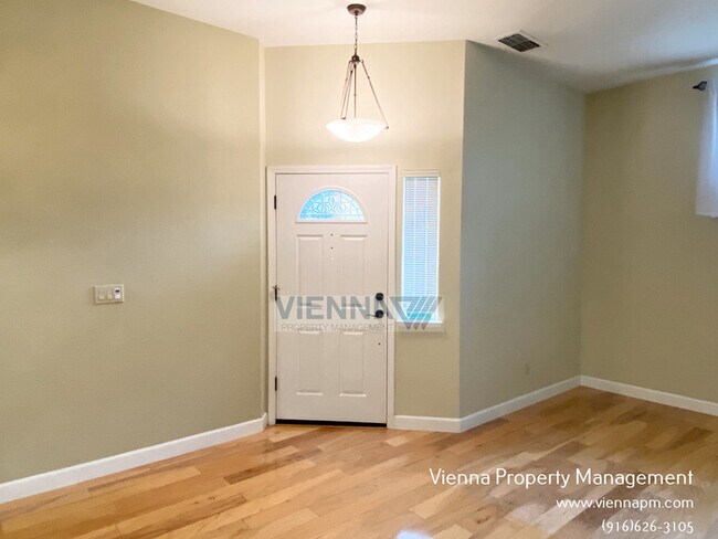 Building Photo - 3615 Amethyst Dr