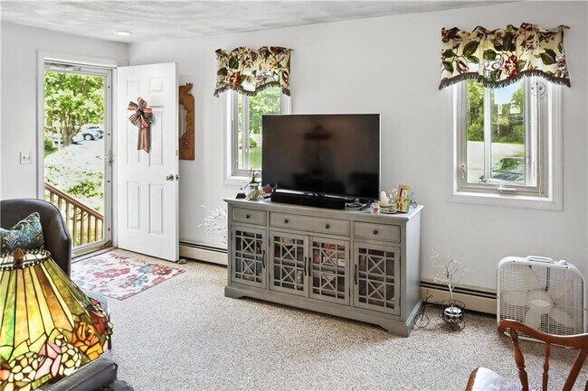 Building Photo - 660 Point Judith Rd