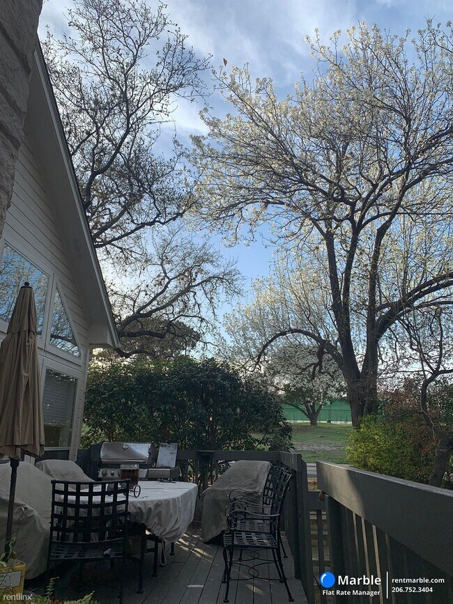 Foto del edificio - 3 br, 2.5 bath House - 5607 Courtyard Dr