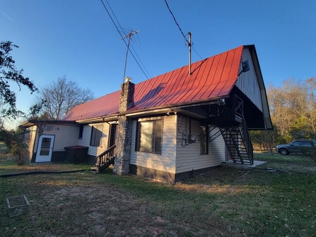 Building Photo - 688 Speck Rd