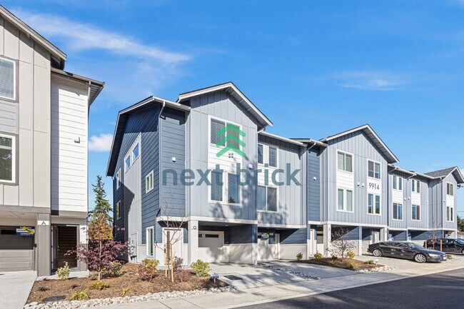 Building Photo - "Spacious 3-Bedroom Luxury Townhouse in Everett with 3 Full Baths"