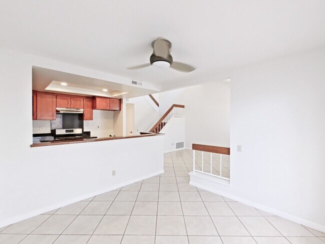 Foto del edificio - Lakeview Townhouse - 2 Bed / 1 ½ Bath