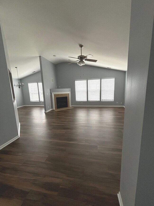 Foto del edificio - 3143 Ollerton Ave
